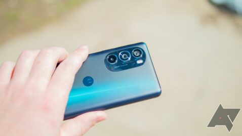 motorola’s-first-snapdragon-8-gen-2-phone-is-coming-out-in-december