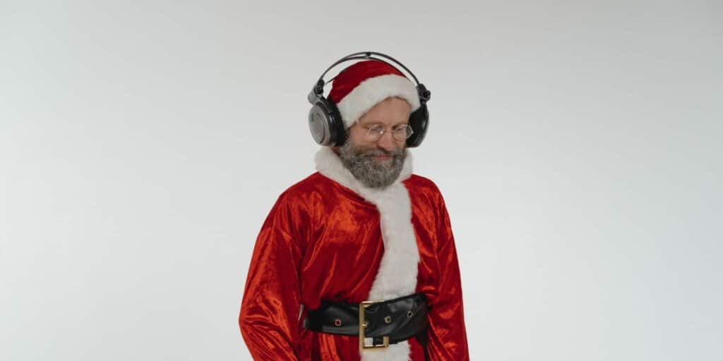 how-to-create-a-collaborative-spotify-playlist-with-your-family-this-holiday-season