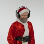 how-to-create-a-collaborative-spotify-playlist-with-your-family-this-holiday-season