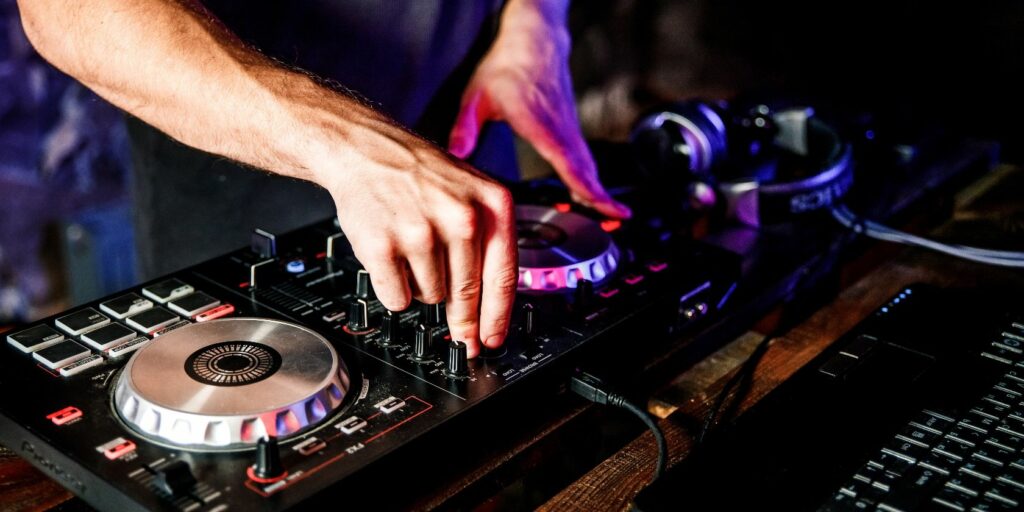 the-best-dj-controllers