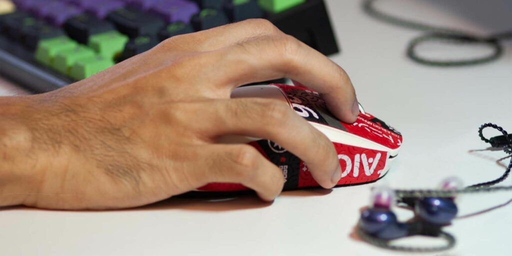 how-should-you-hold-your-gaming-mouse?-mouse-grips-explained