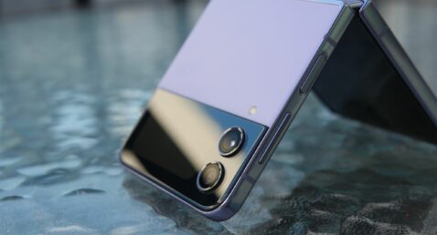 the-galaxy-z-flip-5-could-repeat-one-of-samsung’s-dumbest-mistakes-from-the-s23