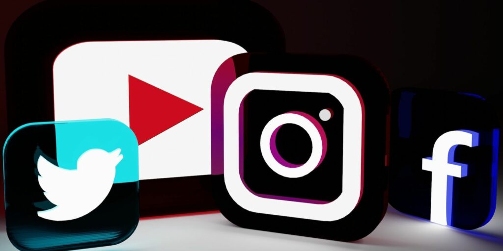 does-social-media-do-more-harm-than-good-for-society?