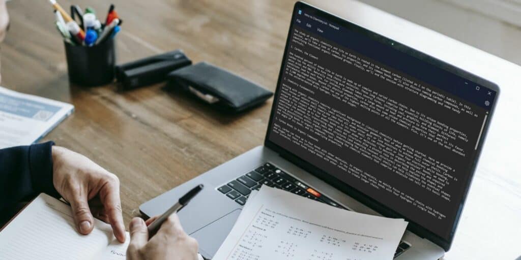 how-to-enable-dark-mode-in-notepad-on-windows-10-&-11