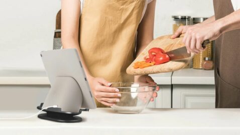 this-pixel-tablet-stand-looks-equal-parts-useful-and-ridiculous