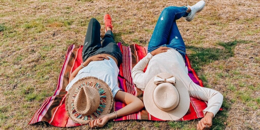 how-to-sleep-well-on-vacation-for-better-well-being