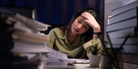 people-maybe-working-overtime-due-to-too-many-meetings-and-emails-finds-report