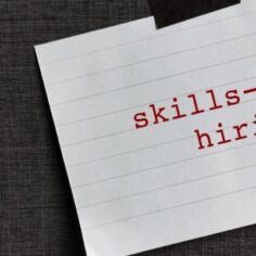 beyond-the-paper-ceiling:-the-benefits-of-skills-based-hiring