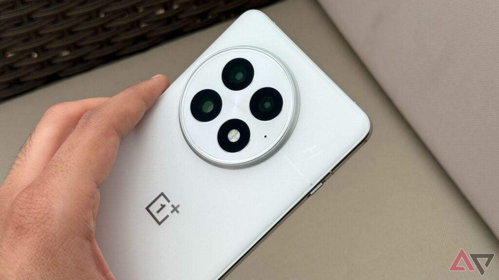 the-oneplus-13t-‘mini’-could-show-up-next-month-with-a-screen-size-you’ll-actually-like