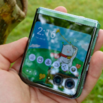 this-top-rated-motorola-foldable-phone-is-now-$700-off-as-it-drops-to-its-lowest-price-ever