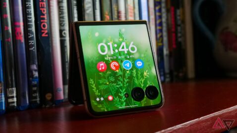 motorola-razr-ultra-(2025)-review:-pretty,-impressive,-pretty-expensive