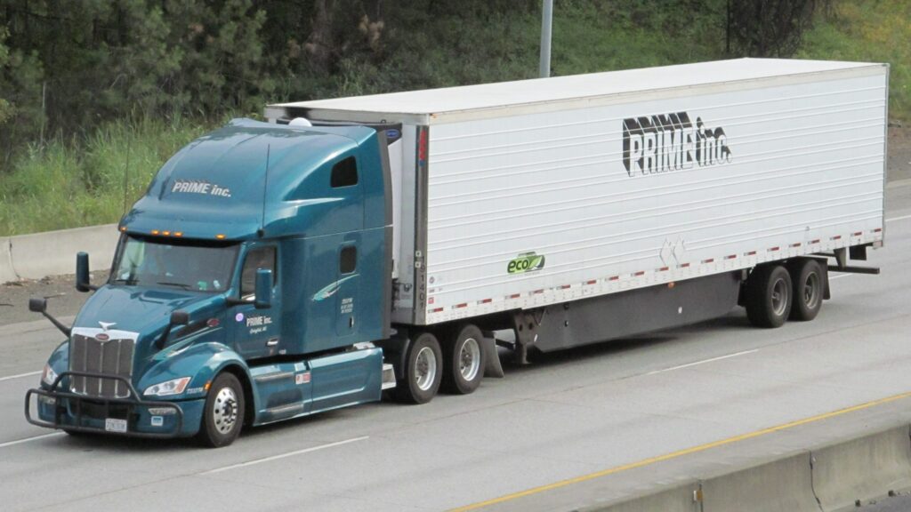 are-evs-damaging-road-infrastructure?-no,-trucks-do-2,500x-more-damage