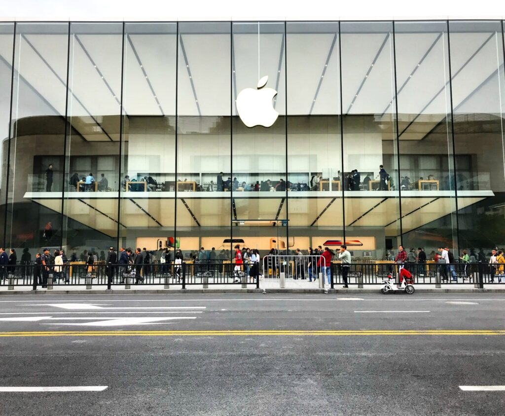 apple’s-china-reality-check:-first-store-closure-after-17-years-of-expansion