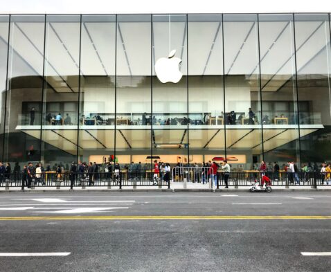 apple’s-china-reality-check:-first-store-closure-after-17-years-of-expansion