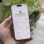 apple-reportedly-working-on-“stripped-down”-ai-chatbot-to-compete-with-chatgpt-and-gemini