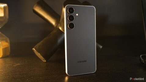 4-ways-the-galaxy-s25-fe-makes-the-iphone-16e-look-like-a-bad-deal