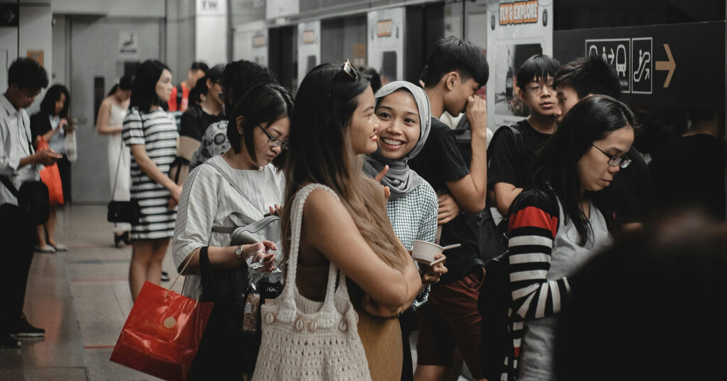 mom-tries-to-help-young-s’poreans,-lists-4,270-vacancies-paying-up-to-s$5,000-to-fresh-graduates