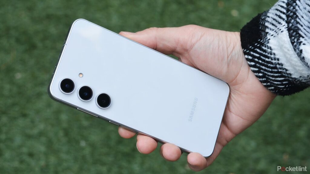 i-use-a-mid-range-smartphone-and-don’t-regret-it-at-all