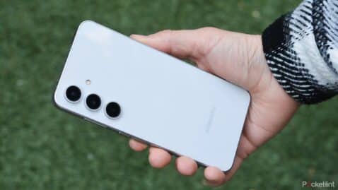 i-use-a-mid-range-smartphone-and-don’t-regret-it-at-all