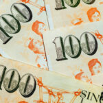 singapore-salary-benchmarks:-40y/o-singaporeans-can-make-s$10,000+-per-month-in-every-industry