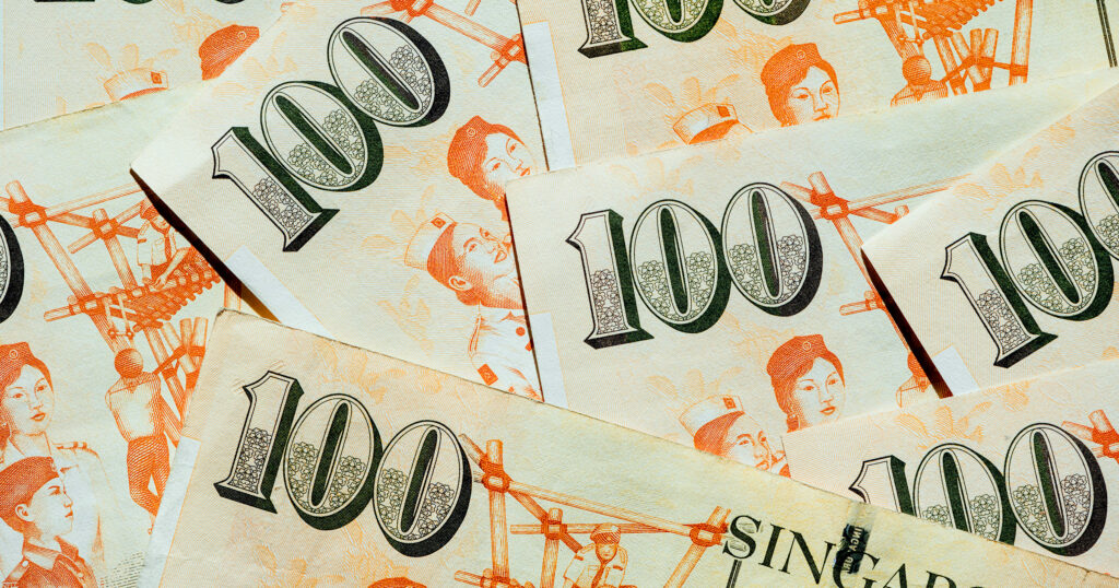 singapore-salary-benchmarks:-40y/o-singaporeans-can-make-s$10,000+-per-month-in-every-industry