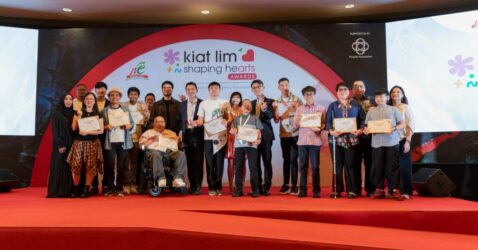 jj-lin,-david-neo-celebrate-artists-with-disabilities-at-kiat-lim-shaping-hearts-award-ceremony