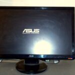 this-one-cleaning-habit-destroys-every-computer-monitor-(you-do-it-too)