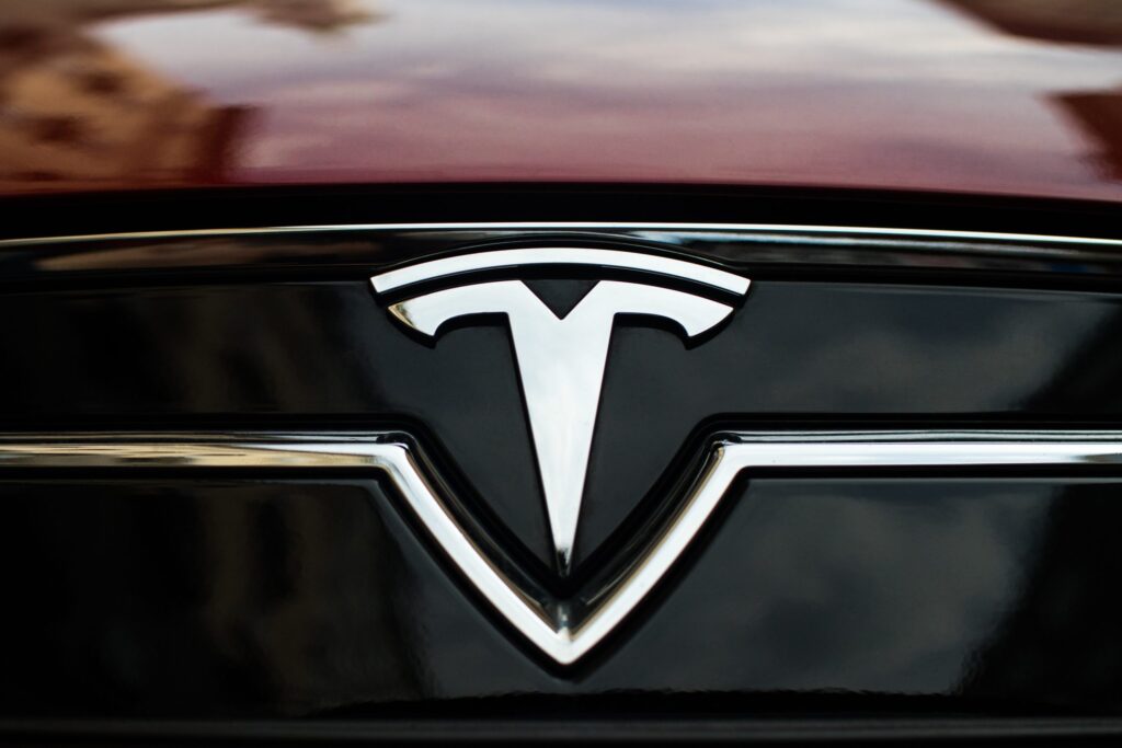tesla’s-“mad-max”-mode-breaks-the-law-while-regulators-watch
