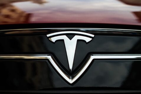 tesla’s-“mad-max”-mode-breaks-the-law-while-regulators-watch