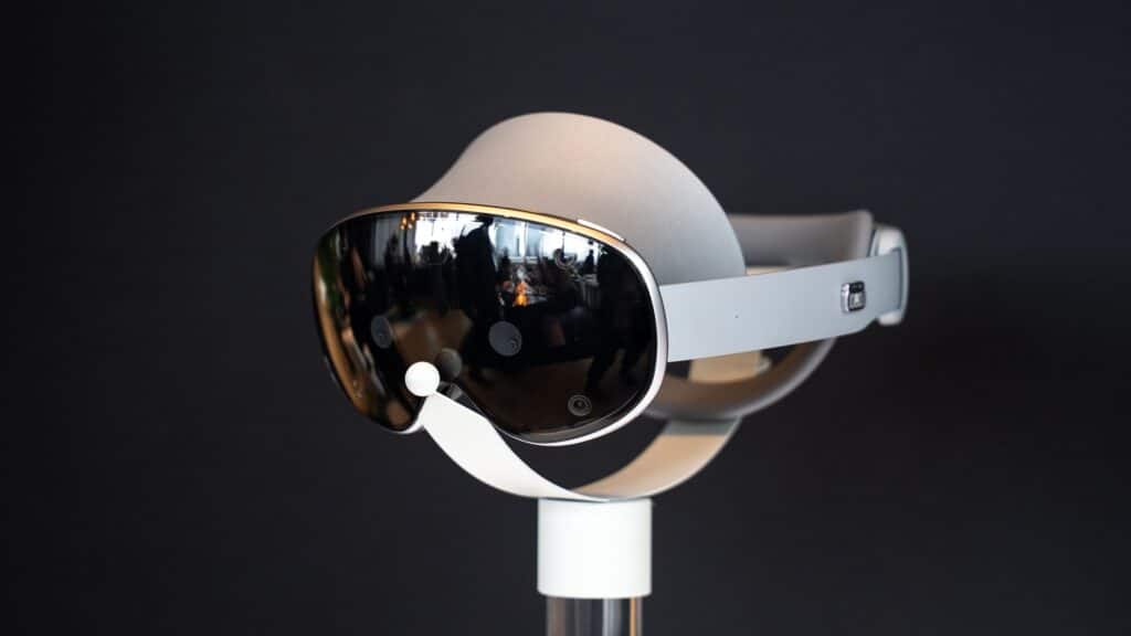 samsung-bets-on-android-xr-with-the-launch-of-its-new-galaxy-xr-headset