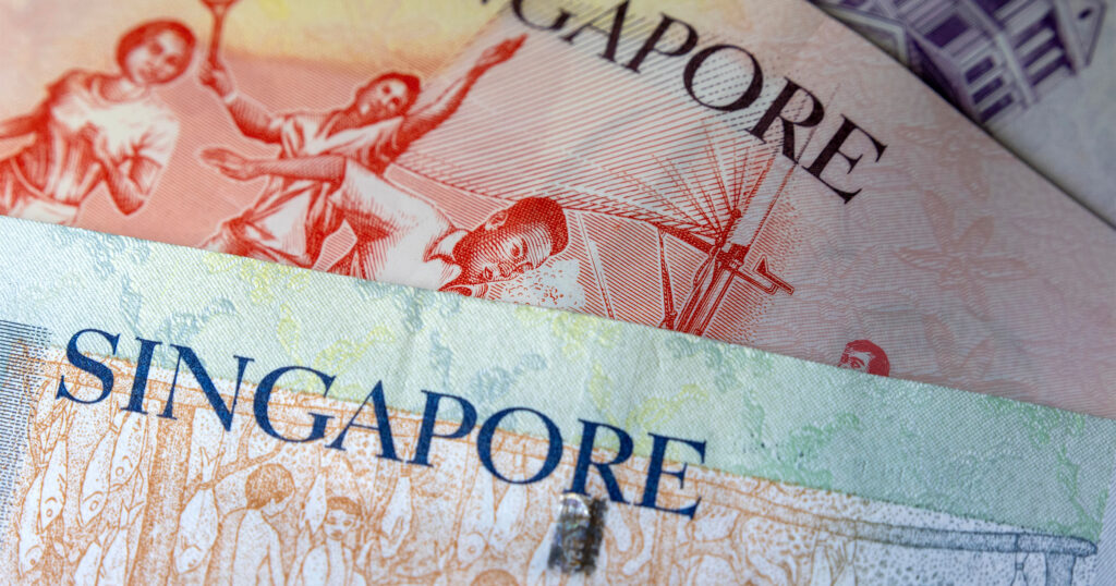 top-10%-salaries-in-s’pore-by-age-and-industry:-from-s$6,225-at-25-to-s$40,530-per-month-at-45