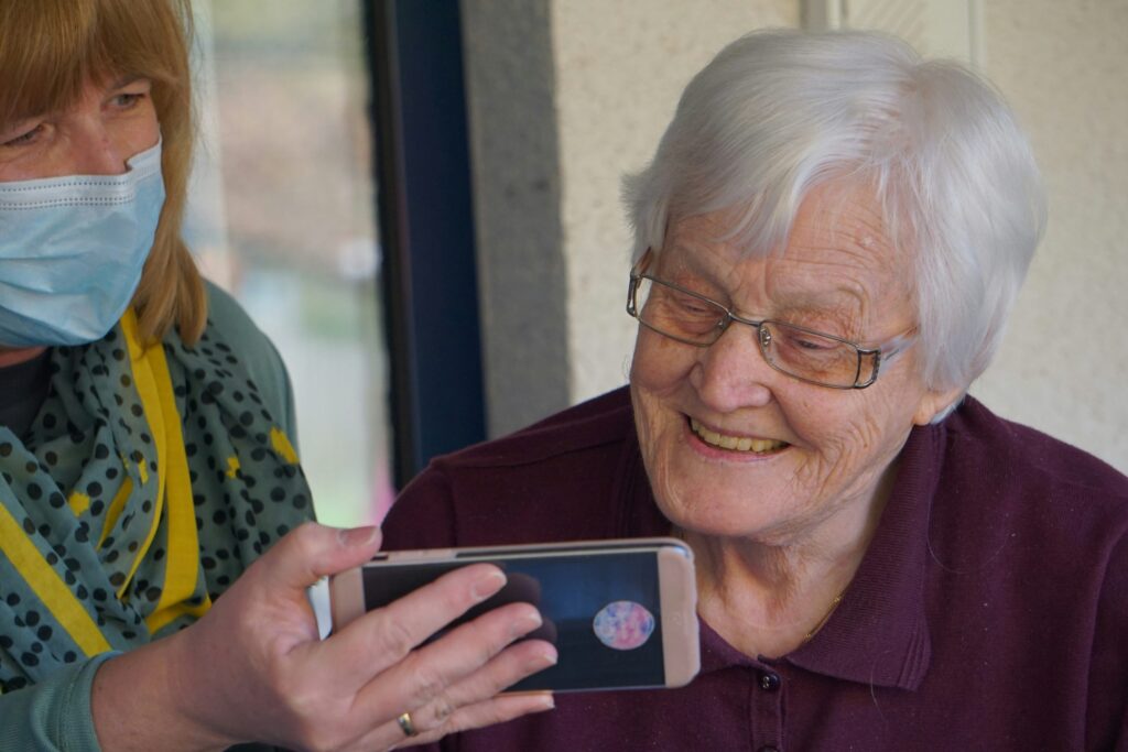 5-simple-ways-seniors-can-protect-their-money-online-in-2025